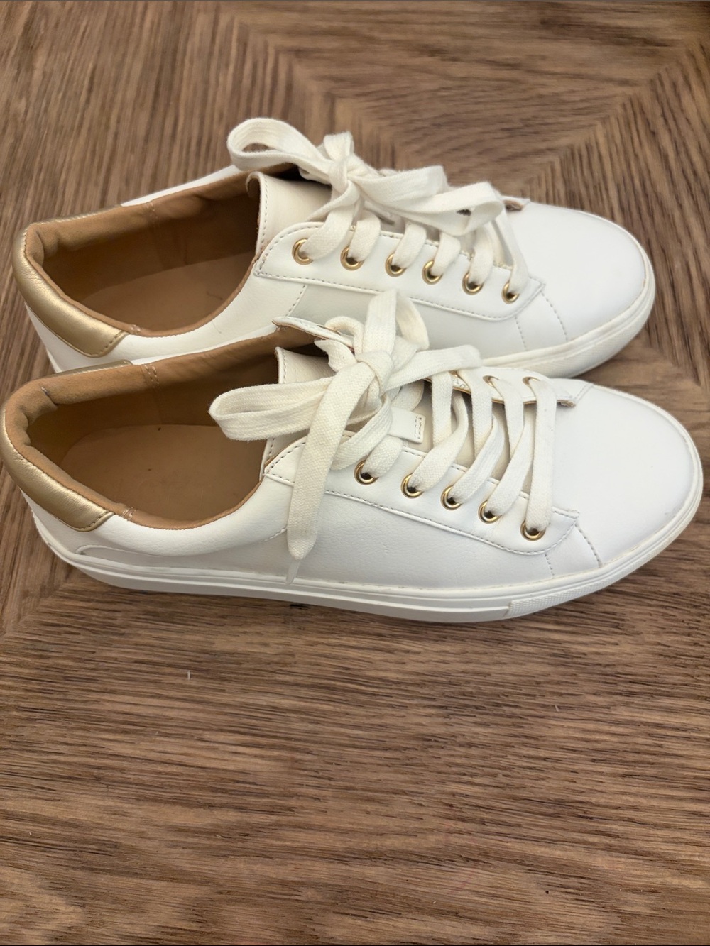 LOFT White Leather Sneakers with Gold Eyelets - Picture 4 of 6